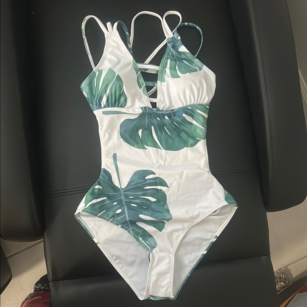 SHEIN Green Leaf Print Kids Bodysuit